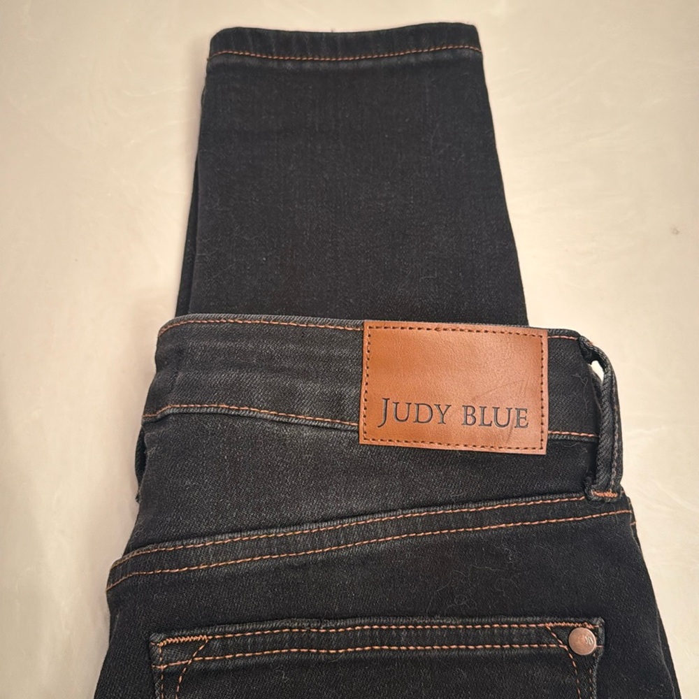 Judy blues new I took the tag off can’t return them 
Size 5 no waist gap